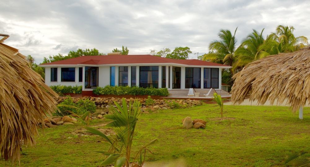 Royal Belize Hotel Thatch Caye Exterior foto