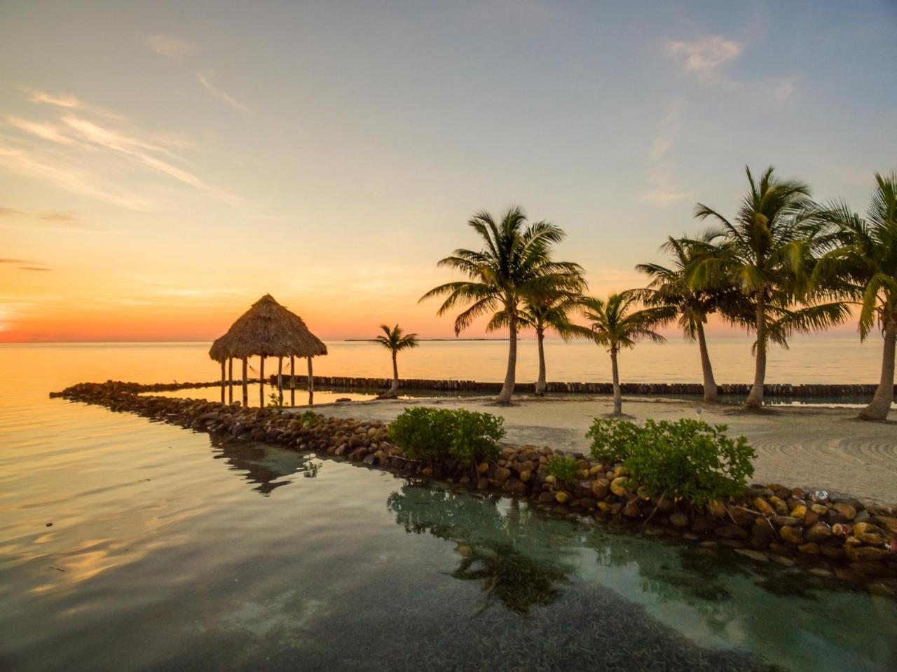 Royal Belize Hotel Thatch Caye Exterior foto