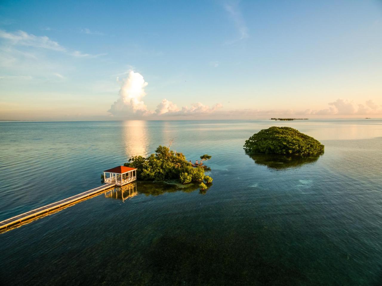 Royal Belize Hotel Thatch Caye Exterior foto
