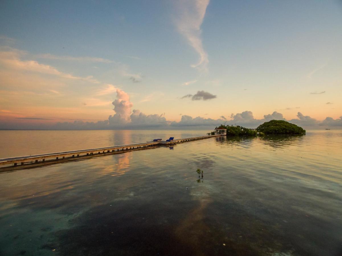 Royal Belize Hotel Thatch Caye Exterior foto